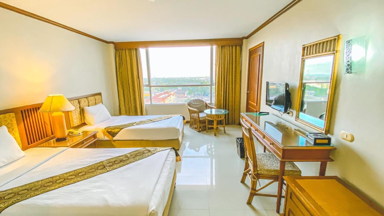 K Park Grand Hotel Sha Plus Certified Surat Thani Exteriör bild