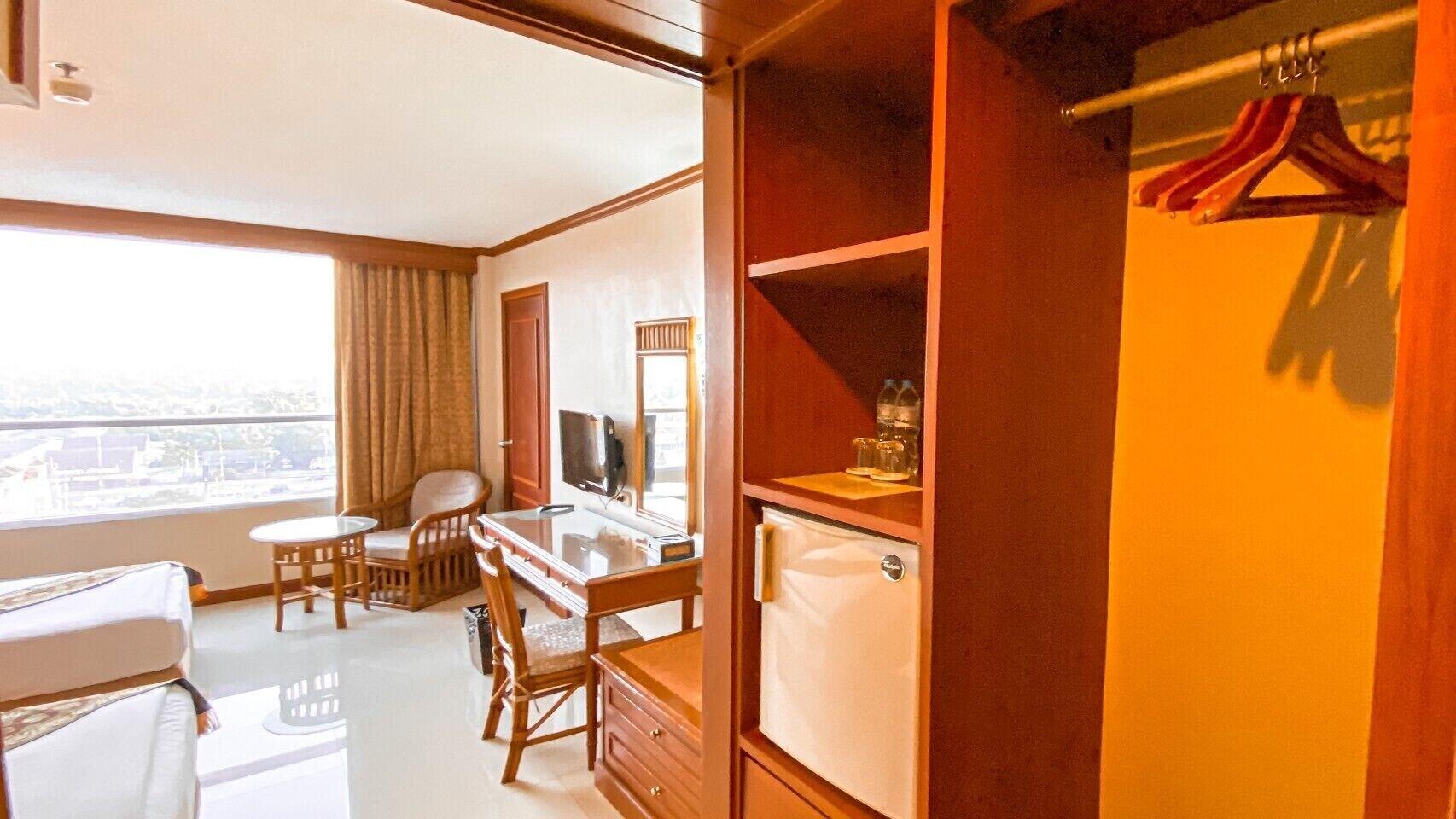 K Park Grand Hotel Sha Plus Certified Surat Thani Exteriör bild