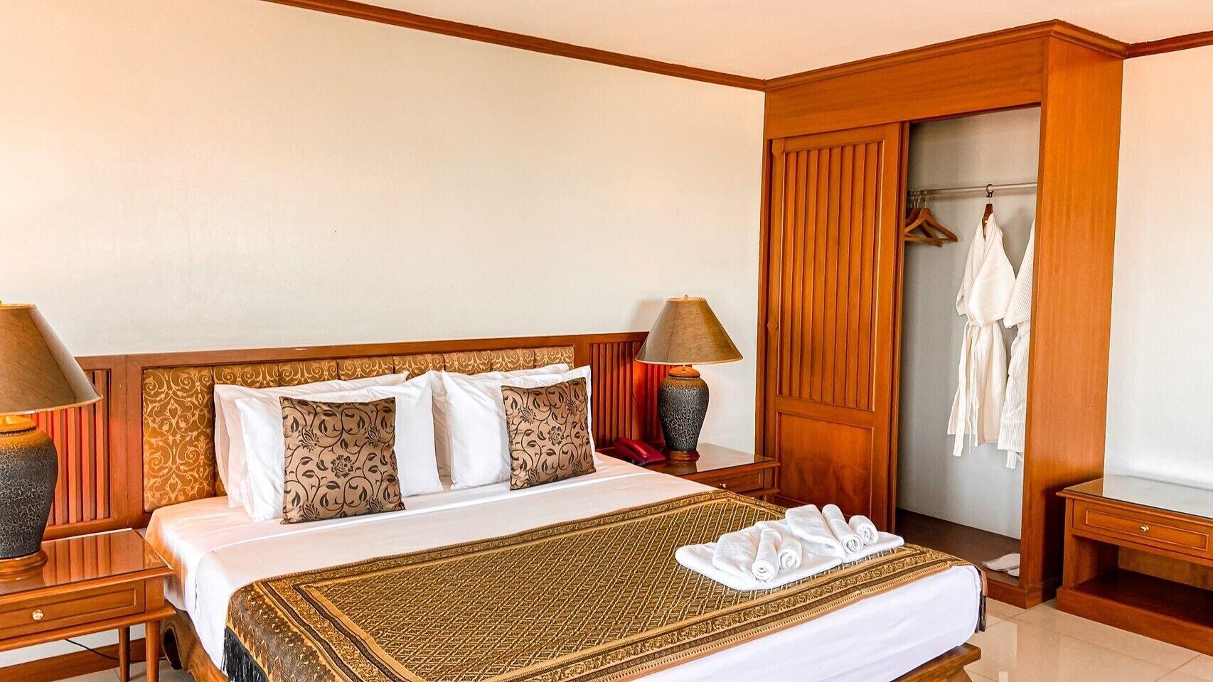 K Park Grand Hotel Sha Plus Certified Surat Thani Exteriör bild