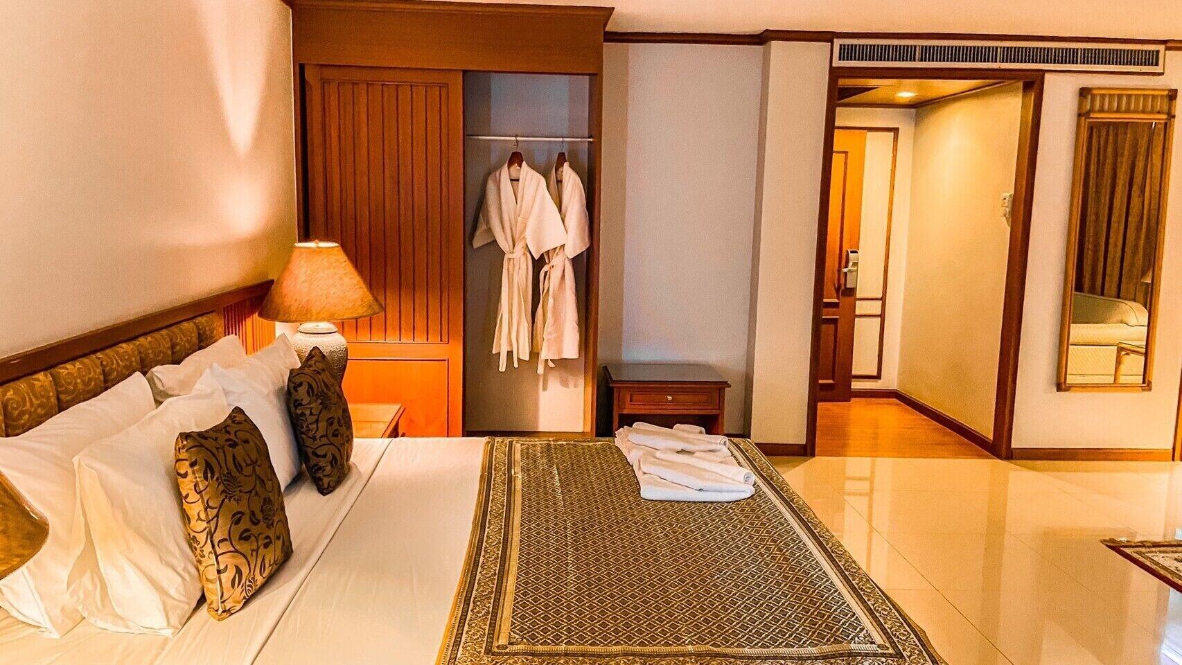 K Park Grand Hotel Sha Plus Certified Surat Thani Exteriör bild