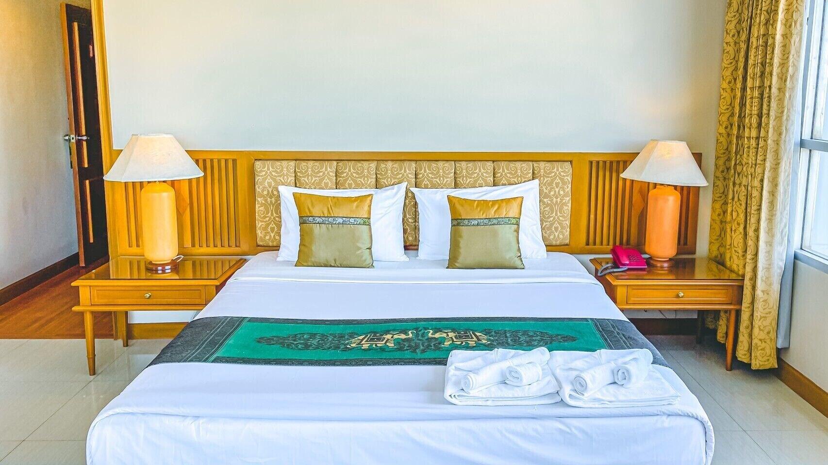 K Park Grand Hotel Sha Plus Certified Surat Thani Exteriör bild